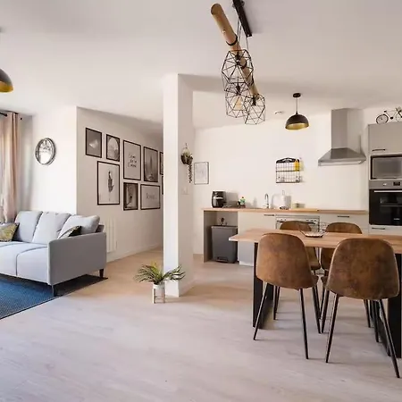 Industrial 2 Bedroom With Terrace, Parking And Wifi Daire *