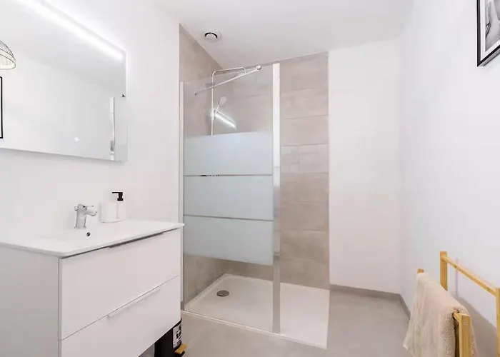 Industrial 2 Bedroom With Terrace, Parking And Wifi Апартаменты