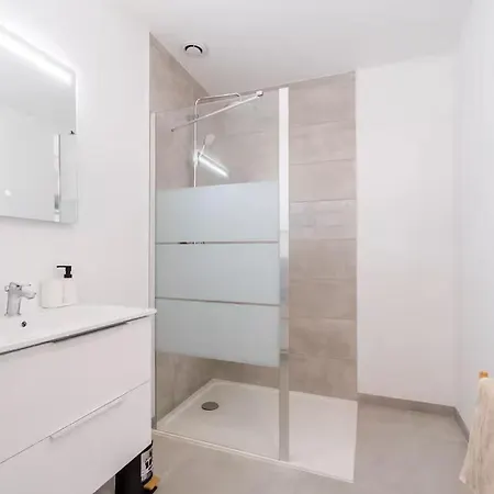 Industrial 2 Bedroom With Terrace, Parking And Wifi Апартаменты